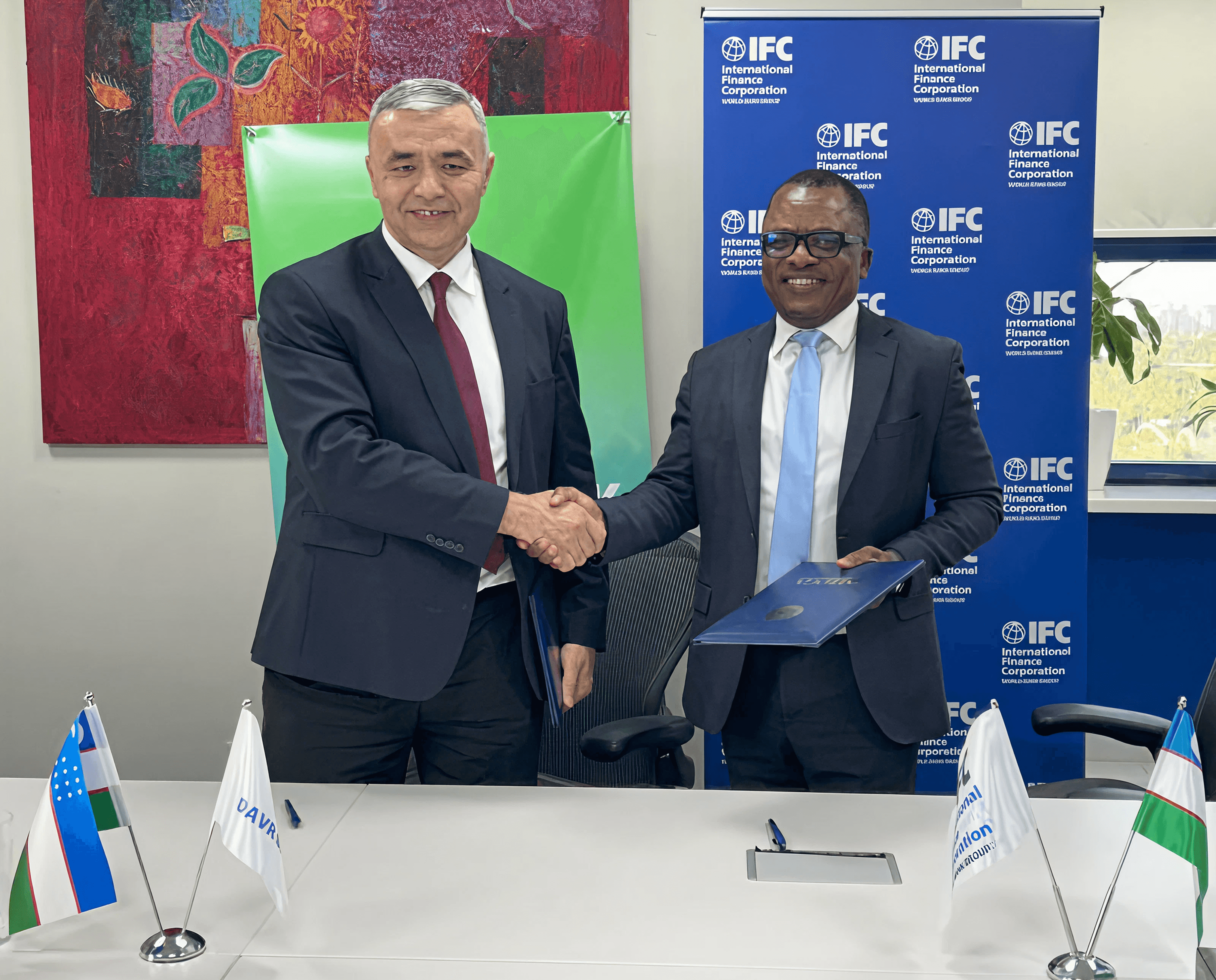 IFC va “Davr bank”: kichik biznesni rivojlantirish va ayollar tadbirkorligini qo‘llab-quvvatlash yo‘lida yangi qadam
